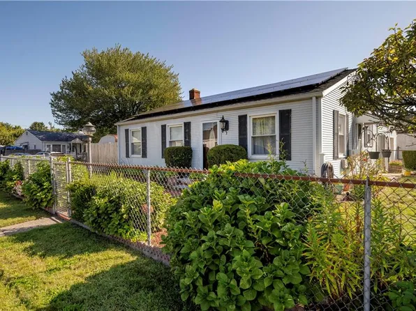 3 Rose Dr, Pawtucket, RI 02861