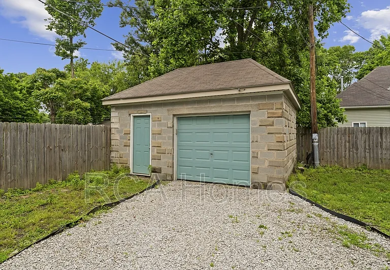 1448 Woodlawn Ave — Photo 16