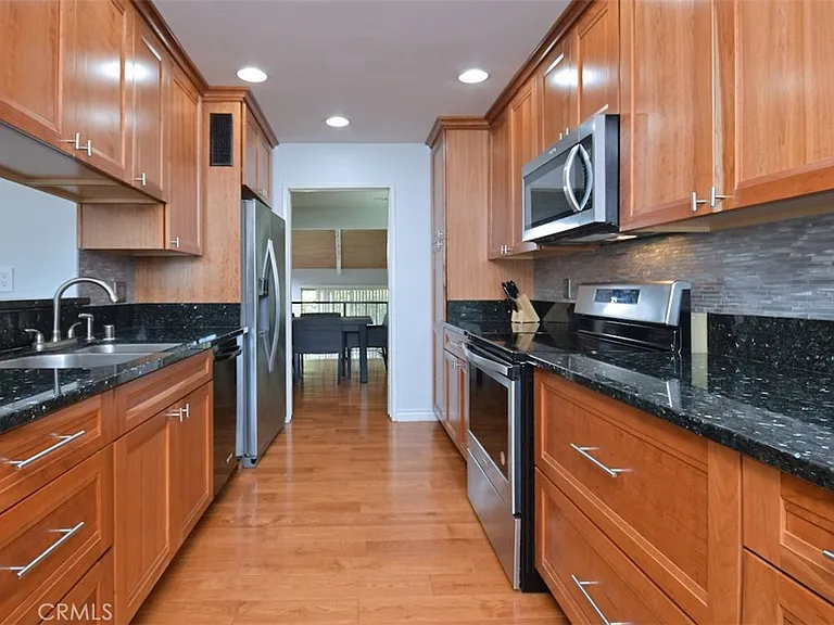11856 Moorpark St #H — Photo 20