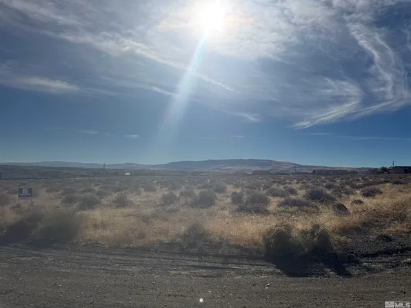 1465 Hooten Dr, Silver Springs, NV 89429