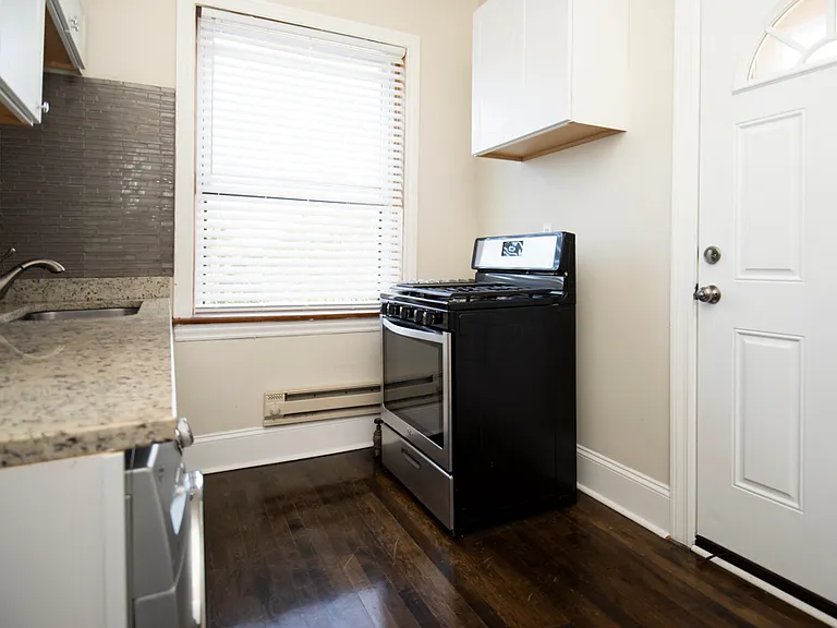 312 Lee St #3 — Photo 4