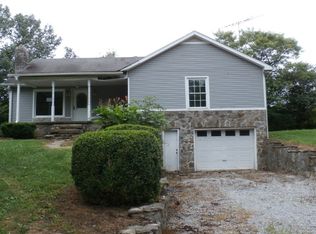 1045 Celsor Rd, Hartsville, TN 37074