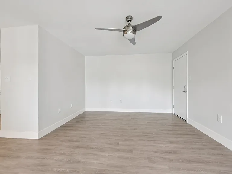 Lafayette Apartments — Photo 12