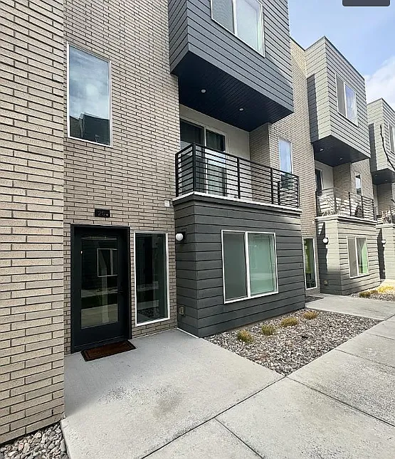 3 bed, 3.5 bath, 1700 sqft, $2,500 — Photo 2