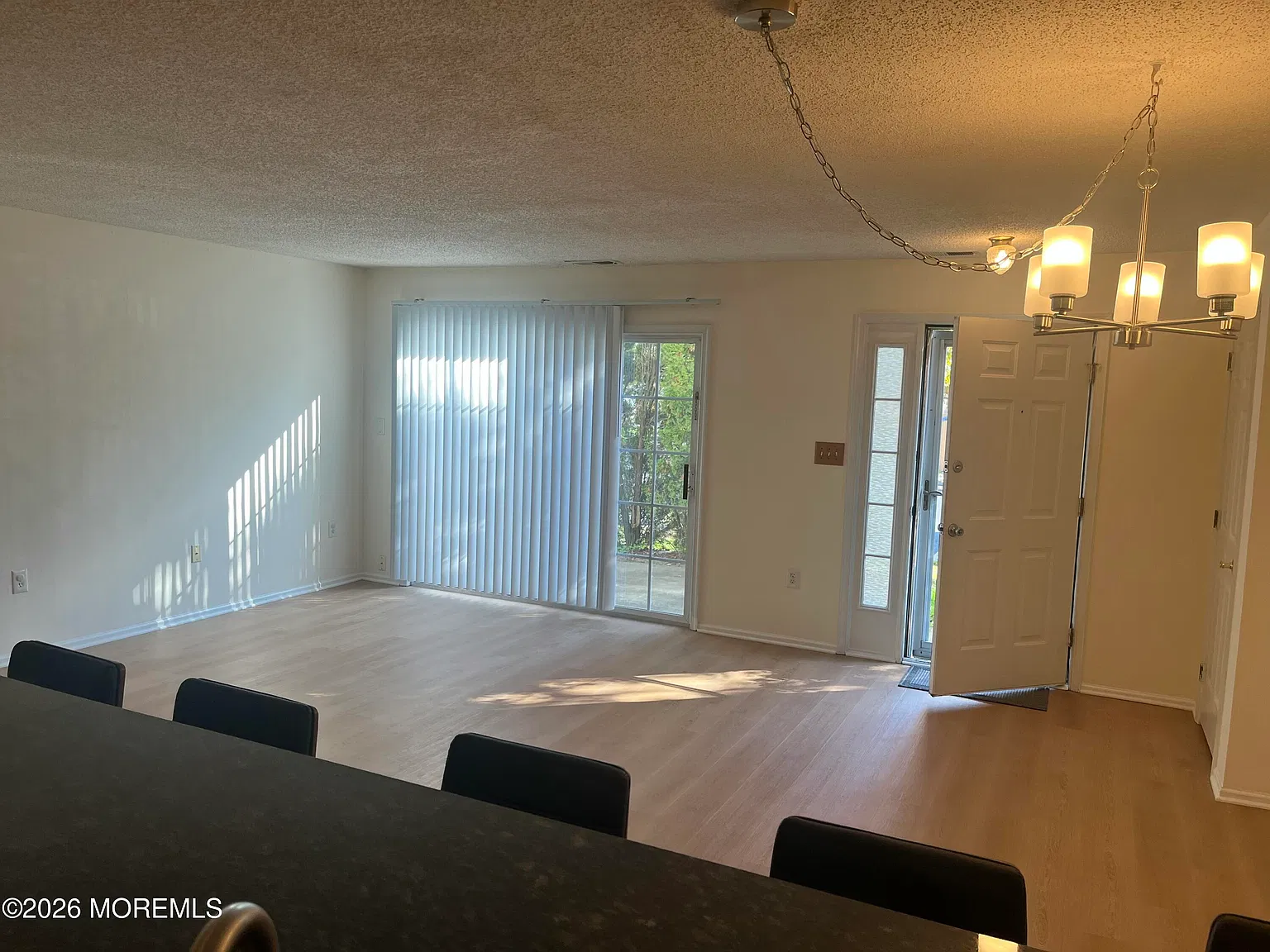 2 bed, 2.5 bath, 1652 sqft, $3,400 — Photo 2