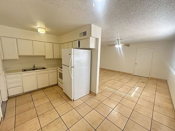 3rd image of 909 N Grand APT A