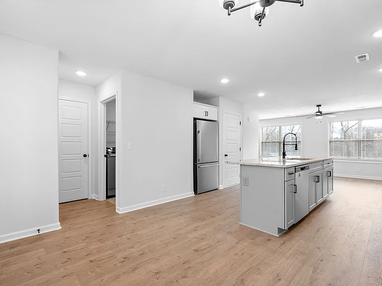 700 Crossland Ave — Photo 5