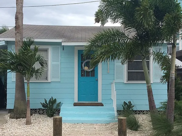35 79th Ter, Treasure Island, FL 33706