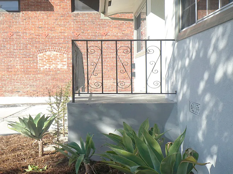 6413 Garvanza Ave — Photo 7