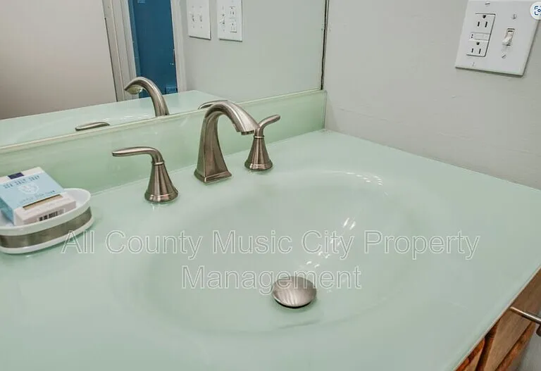 2134 Fairfax Ave #C13 — Photo 22