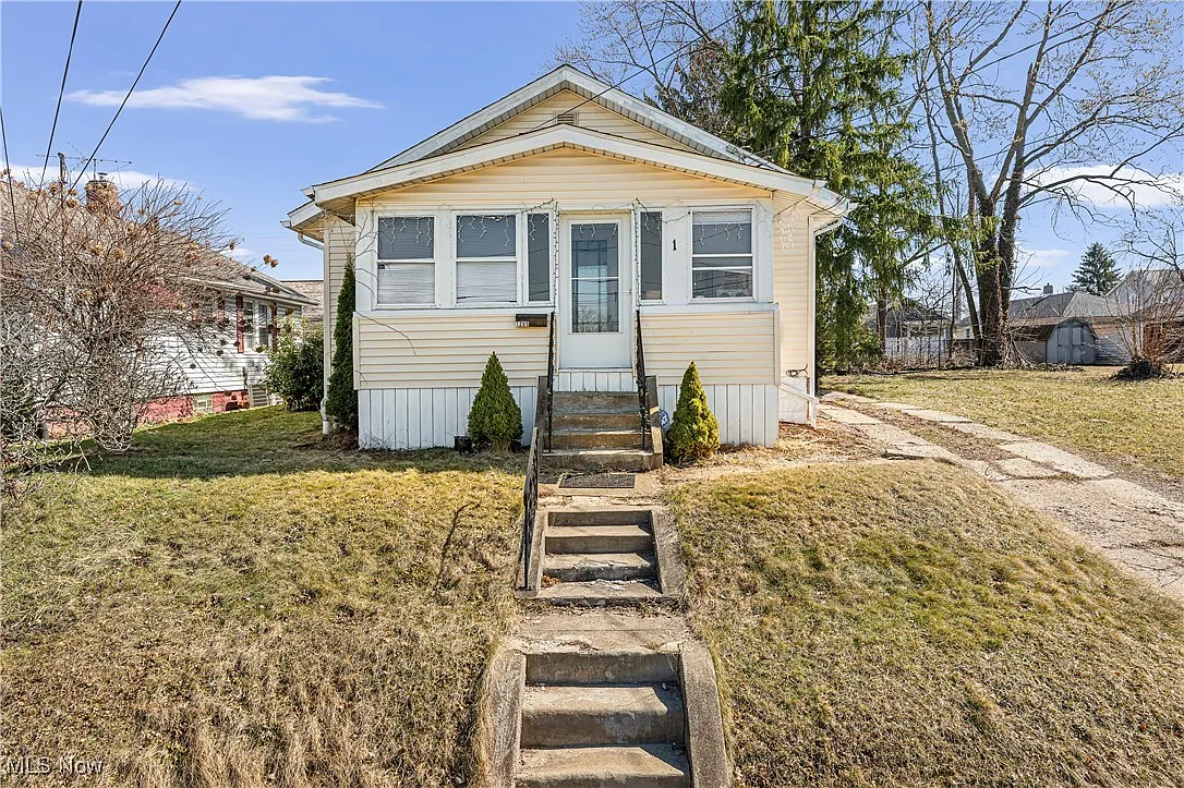 1205 Neptune Ave photo 1