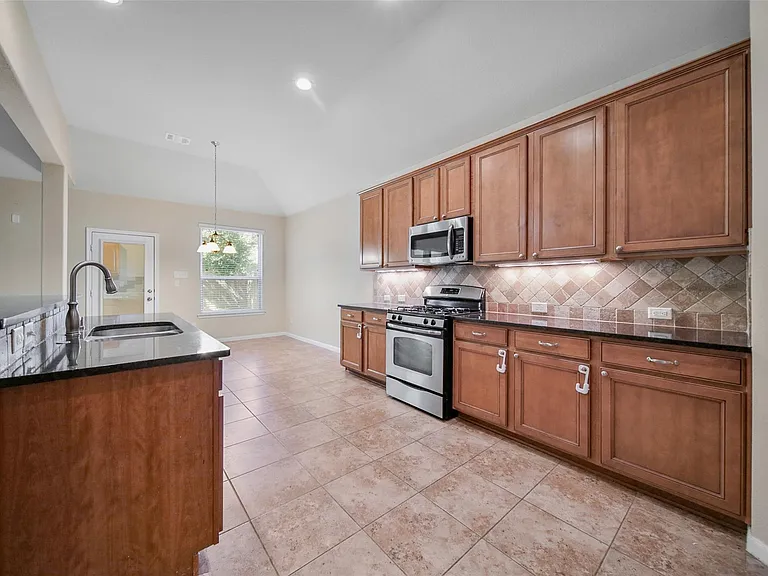 25208 Forest Ledge Dr — Photo 16