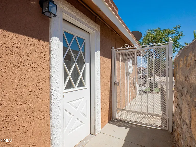 11641 Desert Keep Dr — Photo 39