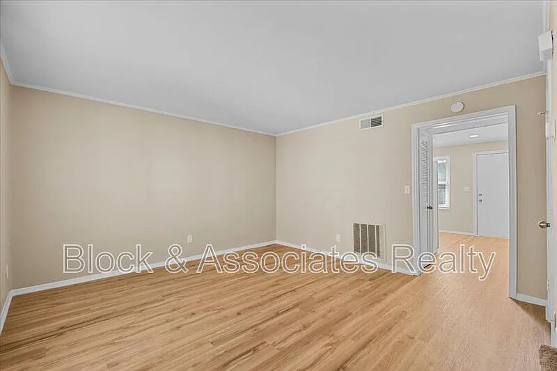 2 bed, 1.5 bath, $1,500 — Photo 3
