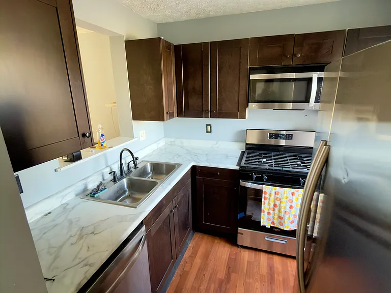 685 Parkbluff Way — Photo 3