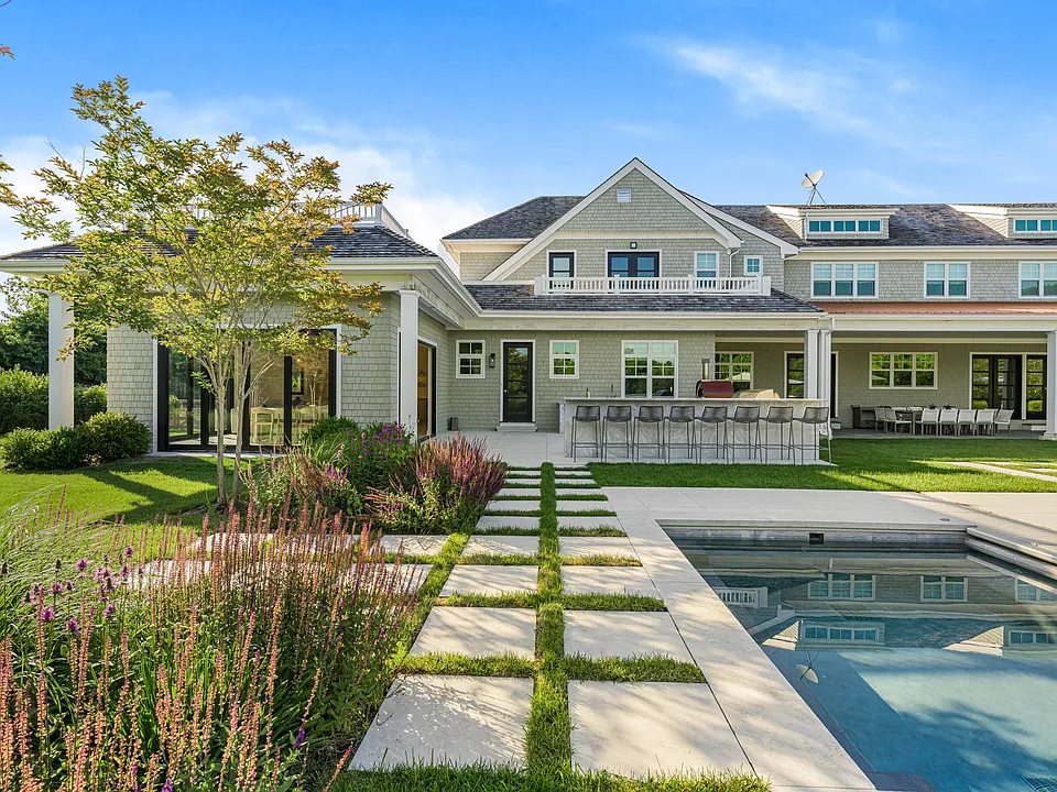 127 Greenleaf Ln