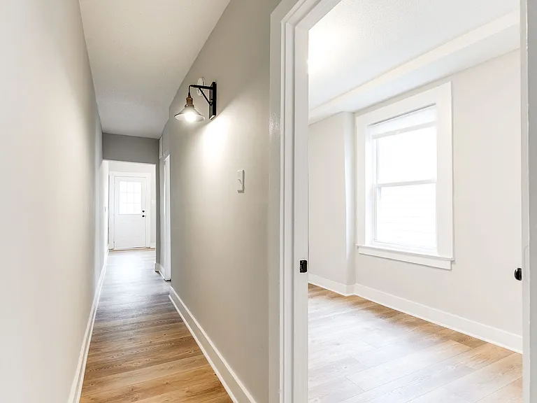 Great Renovated Two Bedroom Apt in the Heart of Church Hill — Photo 15