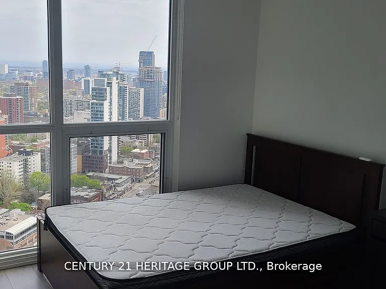 45 Charles St E #3912 — Photo 9