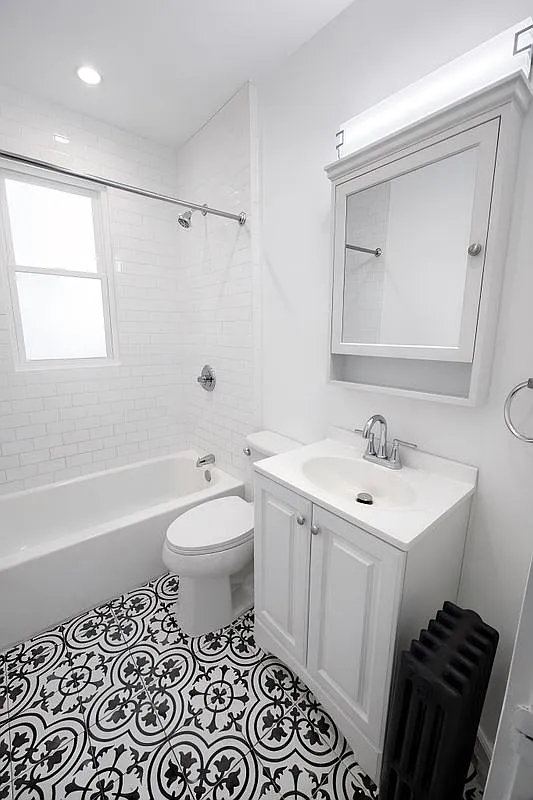Building Photo - 63 Elm St #1