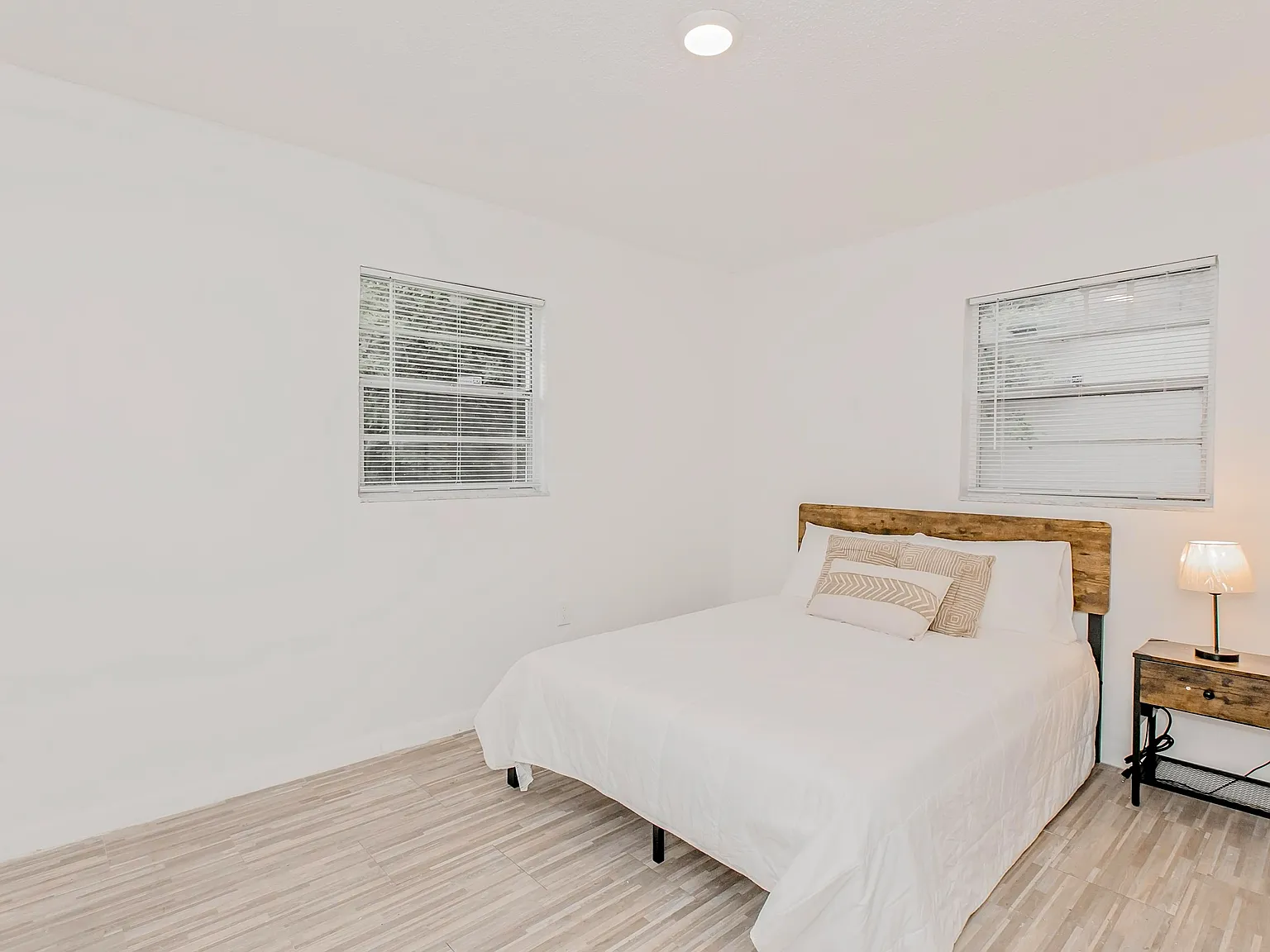 4 bed, 2.0 bath, 1176 sqft, $910 — Photo 1