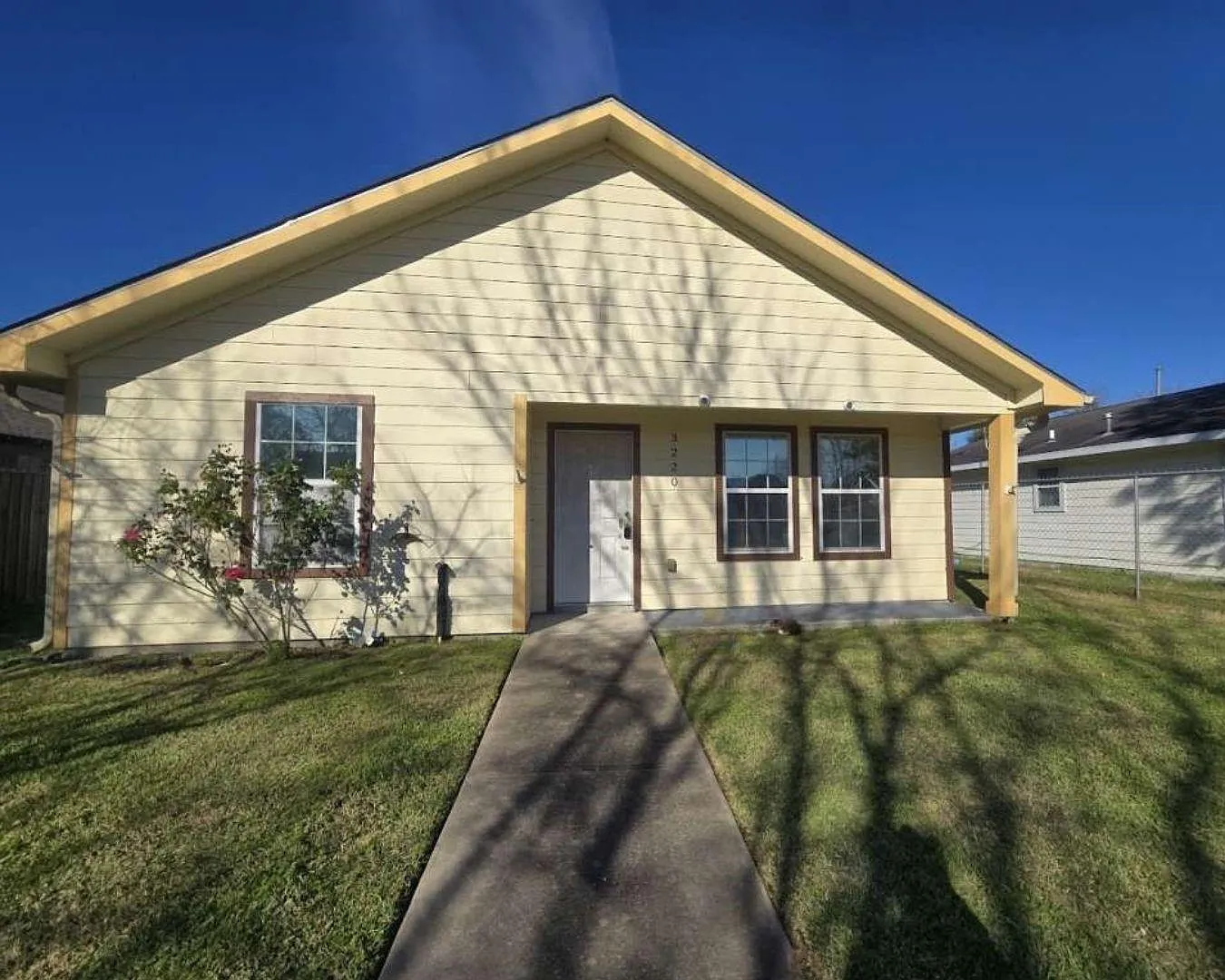 3 bed, 2.0 bath, 1093 sqft, $1,895 — Photo 1
