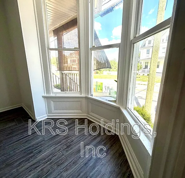 1701 Grace St — Photo 6