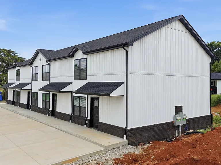 250 Meadow Dr #2 — Photo 2
