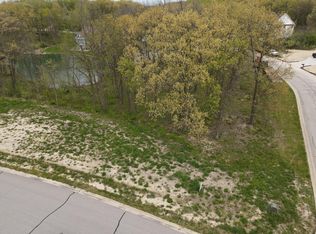 700 W Bay Ct, Crown Point, IN 46307