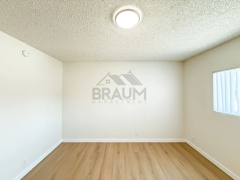 11007 Hartsook St #112 — Photo 24