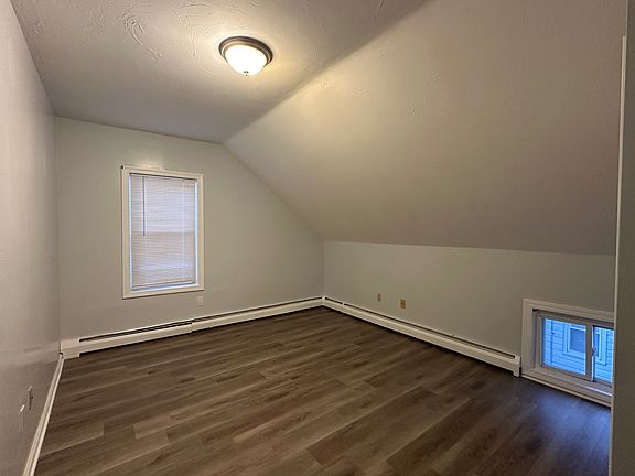 5th image of 60 Richmond St APT 3