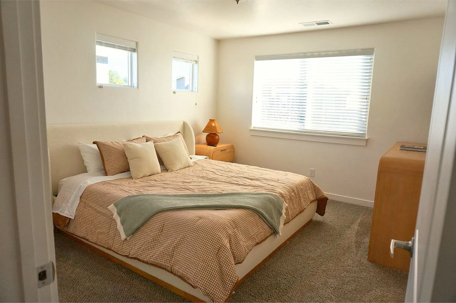 3 bed, 2.0 bath, 559 sqft, $4,747 — Photo 4