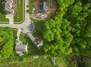 5340 Clingan Trails Blvd, Struthers, OH 44471