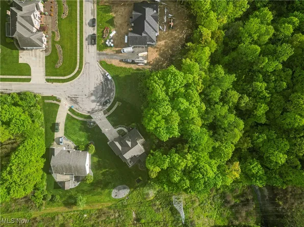 5340 Clingan Trails Blvd, Struthers, OH 44471