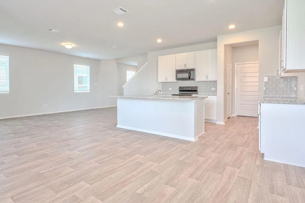 3 bed, 2.5 bath, 1997 sqft, $2,200 — Photo 4