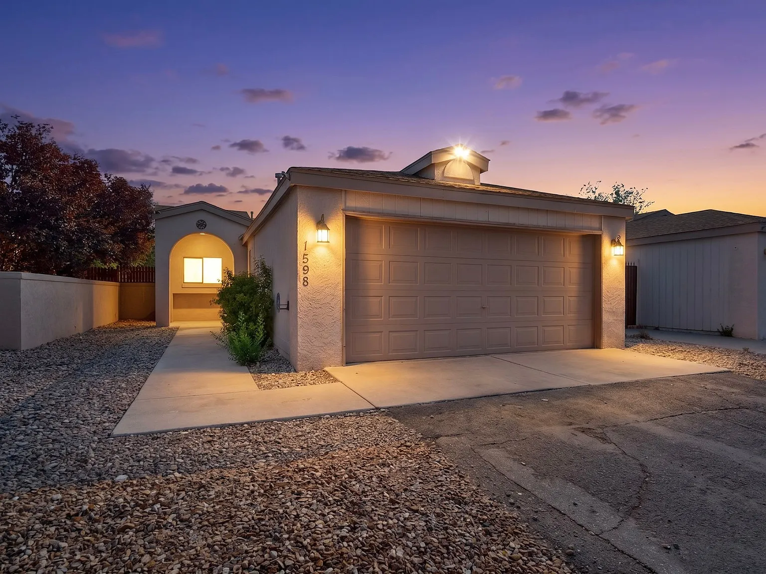 3 bed, 1096 sqft, $2,380 — Photo 1