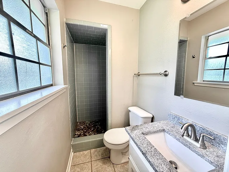 16820 Dahlgren Ave — Photo 13