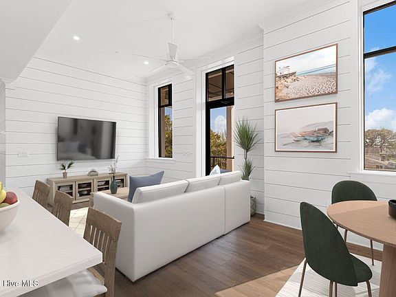 3rd image of 805 Mulberry Street #206