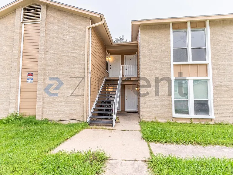 2906 Sweeney Ln #C — Photo 2