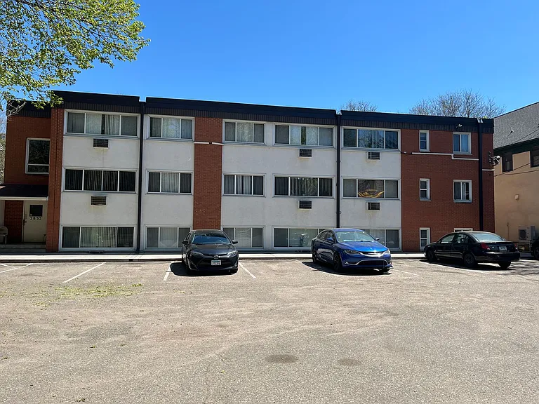 2832 Humboldt Ave S — Photo 12