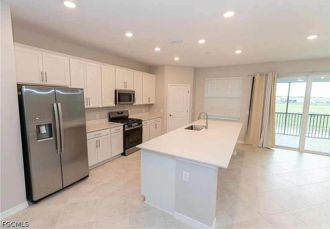 3 bed, 2.0 bath, 2110 sqft, $2,500 — Photo 3