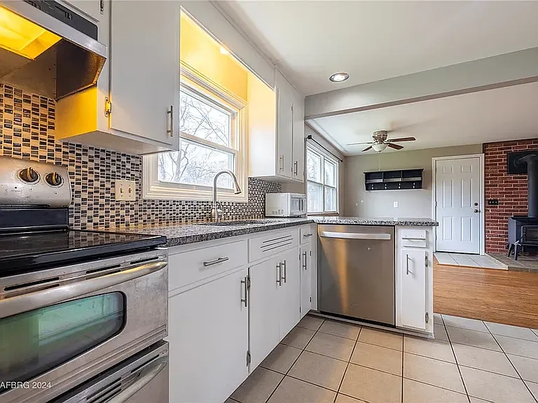325 Shaftsbury Rd