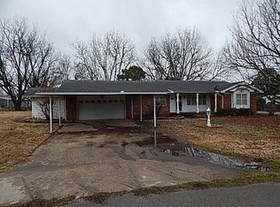 316 E Main St, Maud, OK 74854