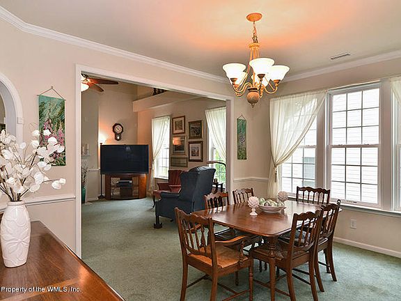 3rd image of 6588 Rexford Ln