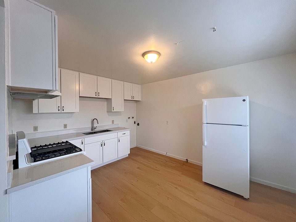 Eat-in Kitchen