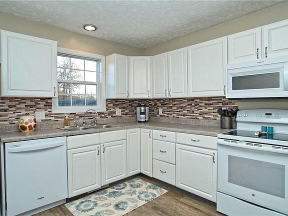 4th image of 5415 Carlson Ln
