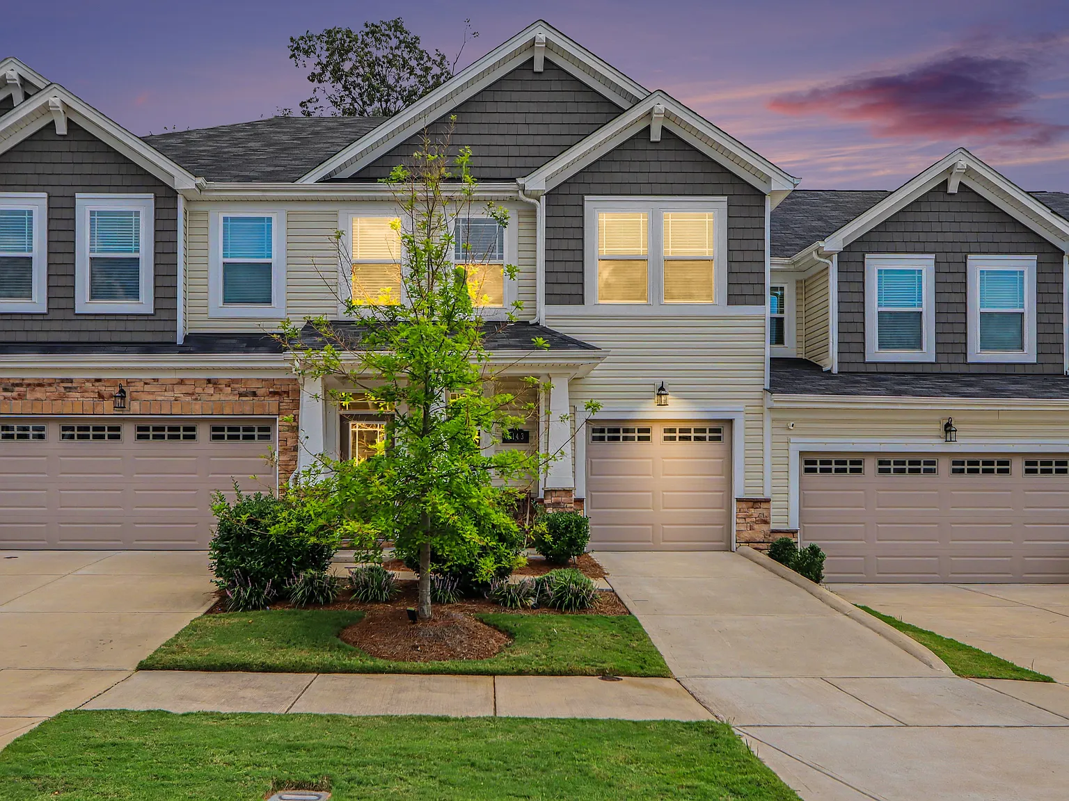 3 bed, 3.5 bath, 2122 sqft, $2,595 — Photo 2