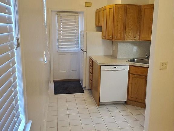 5th image of 113 Main St APT 1N