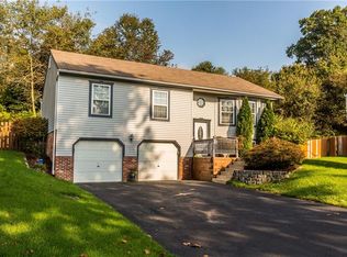 112 Azalea Dr, Oakdale, PA 15071