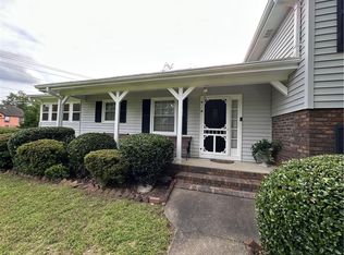 1610 Sprayberry Dr, Marietta, GA 30066