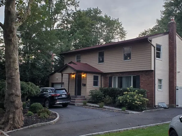 3 Earl Rd, Melville, NY 11747
